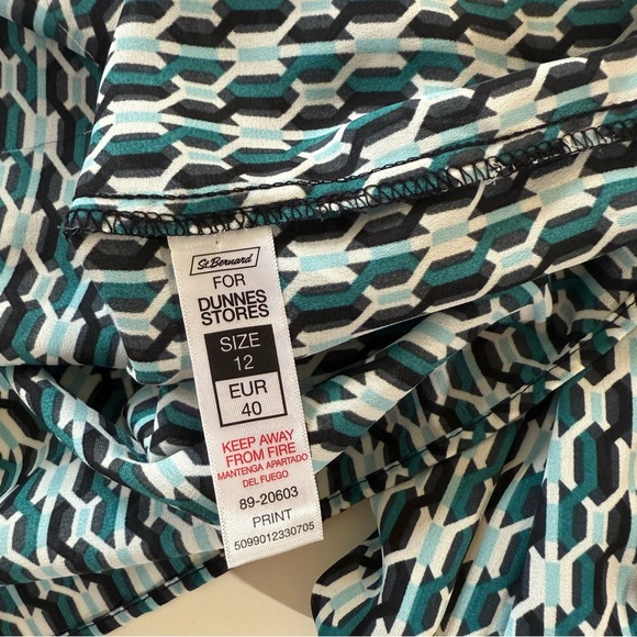 Dunnes Geometric Patterned Blouse - Picture 6 of 6